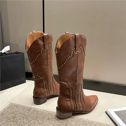 Stilla | Damenstiefel mit Nieten für einen edgy Look
