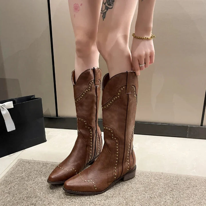Stilla | Damenstiefel mit Nieten für einen edgy Look