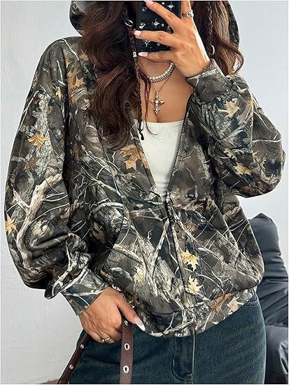 Kvinders hættejakke med camouflage mønster og løs pasform Stilla