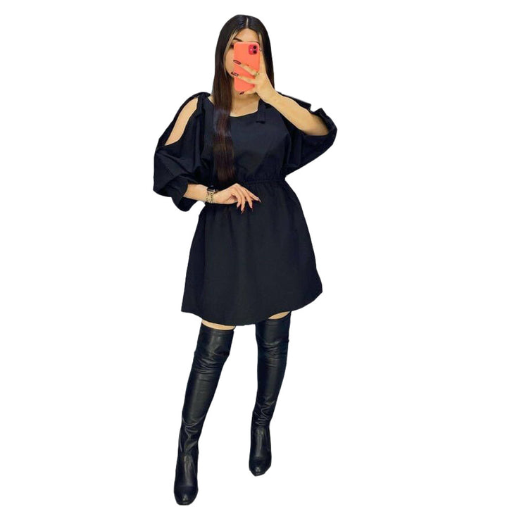Dame kortærmet kjole med off-shoulder design og rynker Stilla