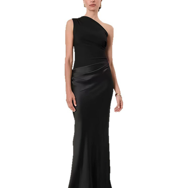 Dame elegante asymmetrisk aftenkjole med skinnende satin