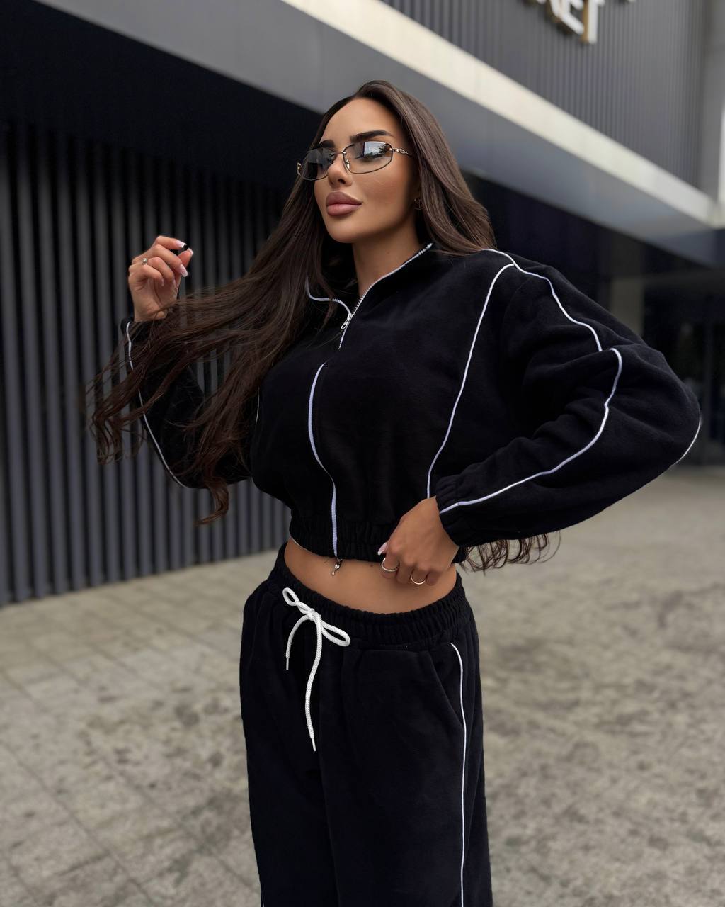 Kvinders afslappede cropped hoodie og brede joggebukser sæt Skovae