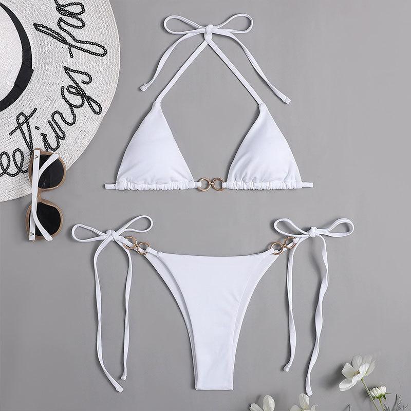 Dame triangelt bikini sæt med raffinerede ruffle detaljer og gyldne accenter Skovae
