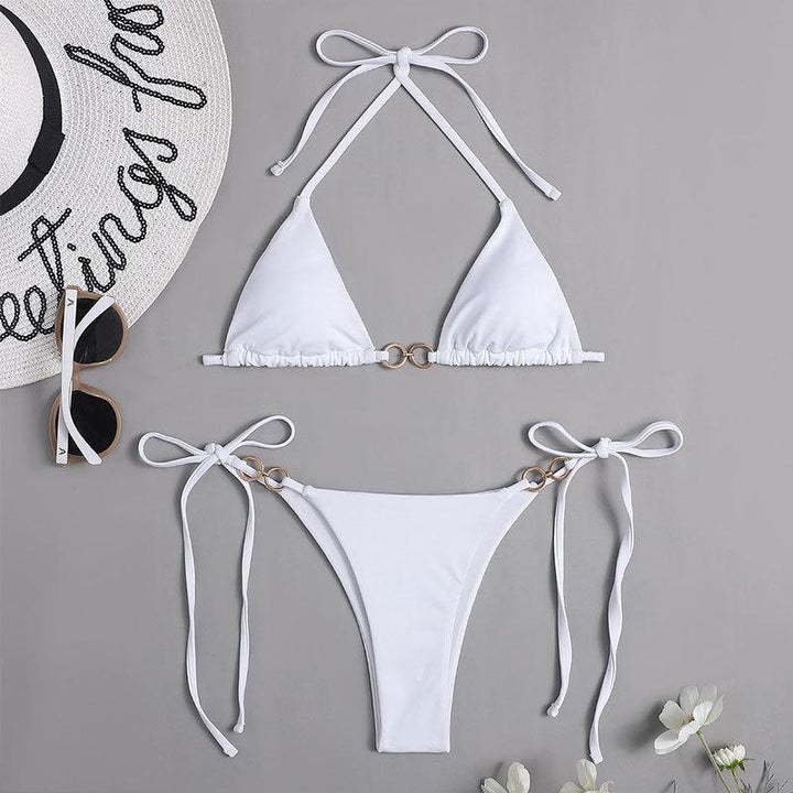 Dame triangelt bikini sæt med raffinerede ruffle detaljer og gyldne accenter Skovae