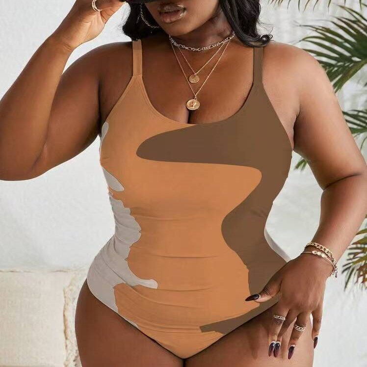 Dame en del badedragt med moderne camouflage-design Skovae