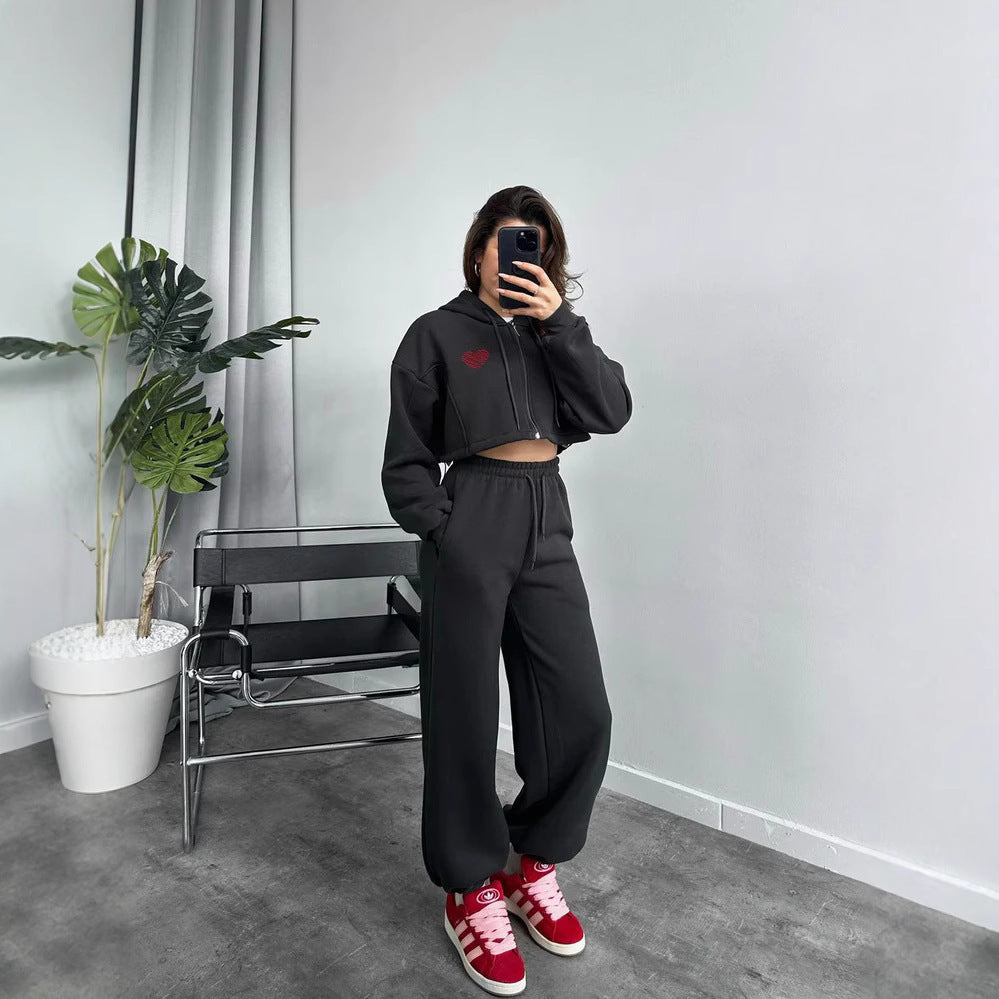 Kvinders sporty crop hoodie med løs pasform og komfortable joggers Skovae