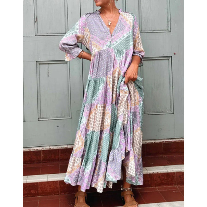 Dame Maxikjole i Boho-stil med flydende snit og patchwork-mønster Stilla