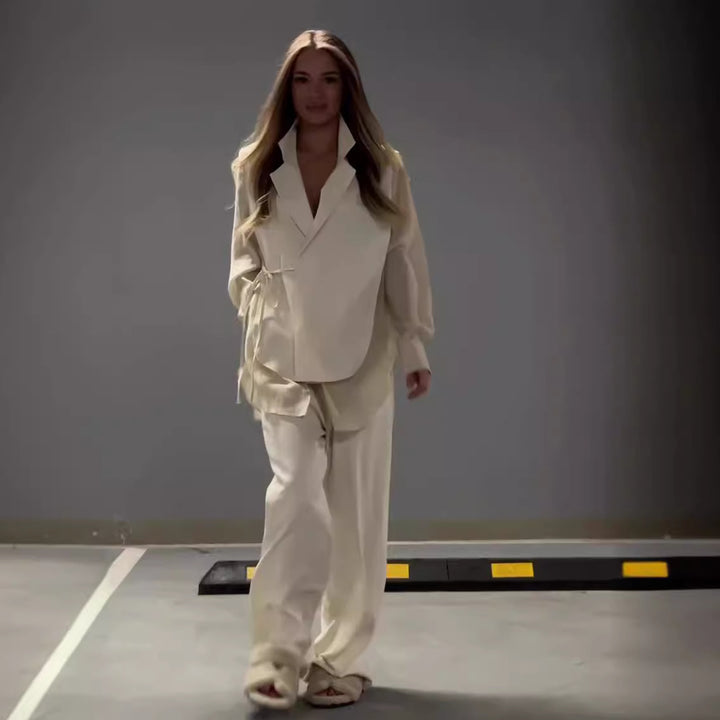 Damer elegant omslagsjakke ensemble med fashionable snit og praktiske lommer Stilla