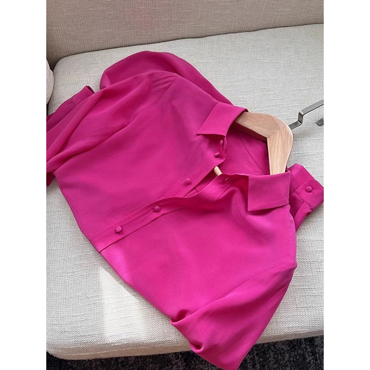Damer elegant silke blouse med moderne snit og fine knapdetaljer Stilla