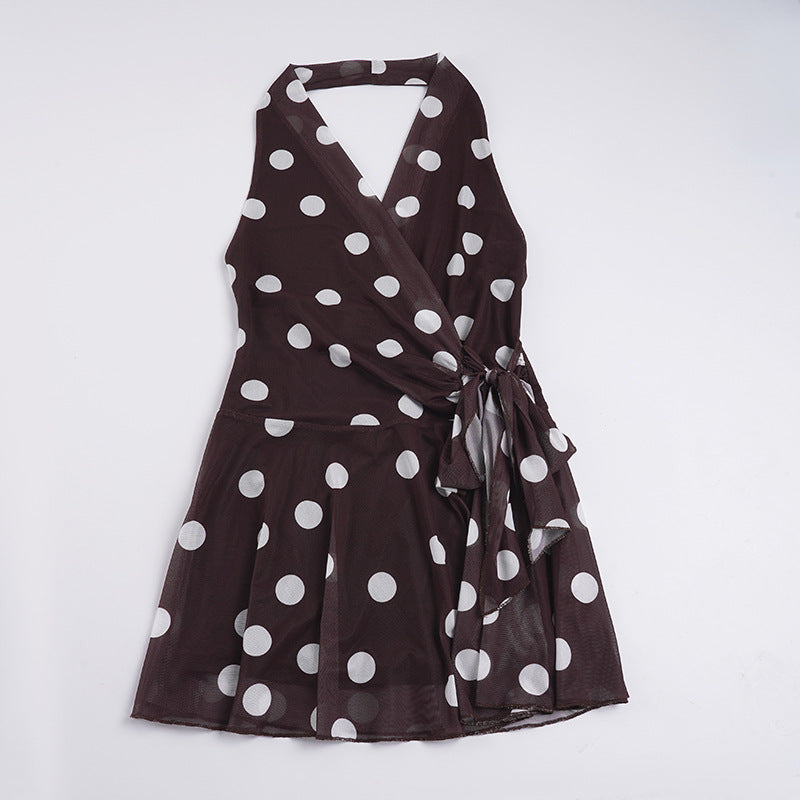 Dame forførende vinkelkjole med polka-dot mønster og raffineret design Skovae