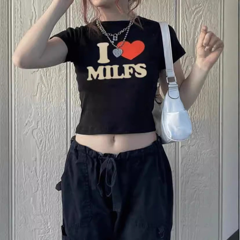 Dame crop top med blomstret grafisk print og tætsiddende pasform Skovae