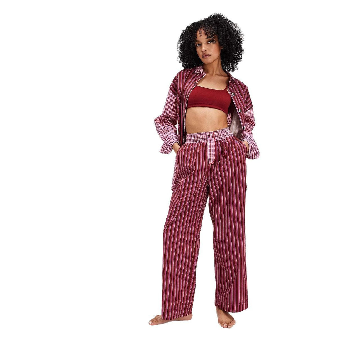 Dame fritids-pyjamasæt med moderne ternet design og løs pasform Stilla