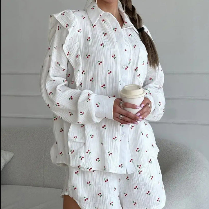Dames bluse- og shorts-sæt med flæse detaljer og blomster mønster Stilla