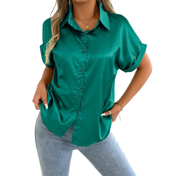 Dame satinbluse med afslappet snit og elegant krave Skovae