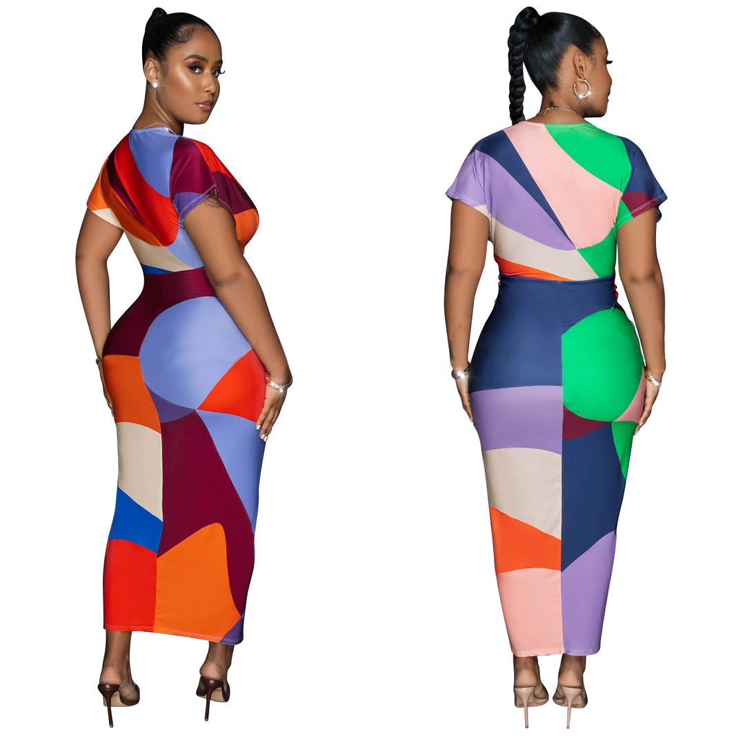 Dame Maxikjole med moderne geometrisk print og figursyet snit Stilla