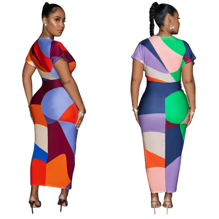 Dame Maxikjole med moderne geometrisk print og figursyet snit Stilla