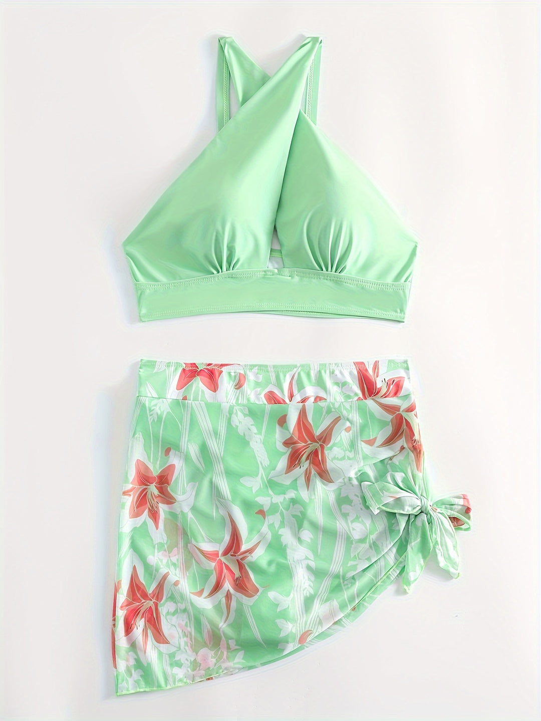 Dame svømmebikini med stilfuld cut-out og matchende pareo Stilla