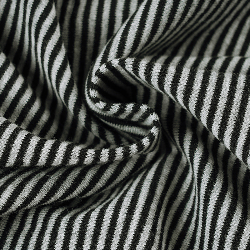 Damen asymmetrisches Kurzarm-Oberteil mit Streifenmuster und innovativem Design Skovae