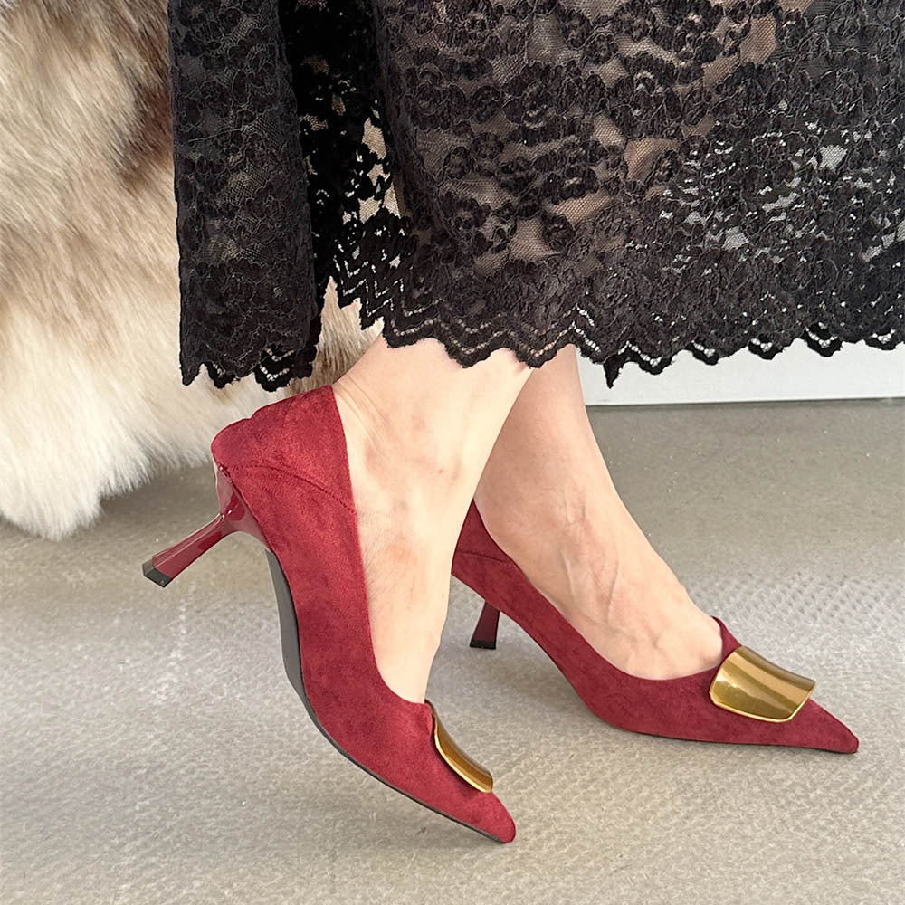 Dame spidse pumps med glamorøs guldaccent og elegant hæl Stilla