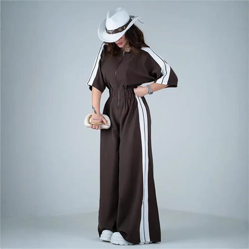 Kvinders lang jumpsuit med talje og kontraststriber
