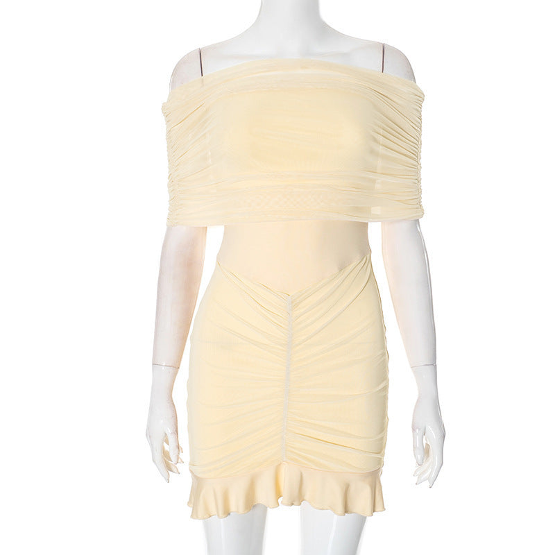 Dame Off-Shoulder Minikjole med elegant flæse design og tætsiddende snit Stilla