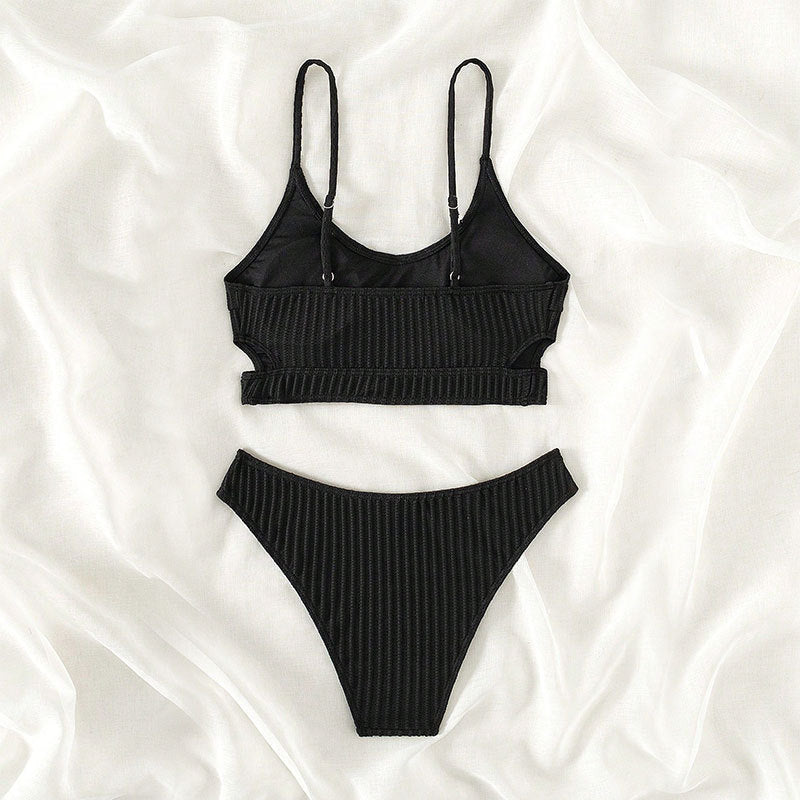 Dame triangel-bikini med brede stropper og elegant ribbede design Skovae
