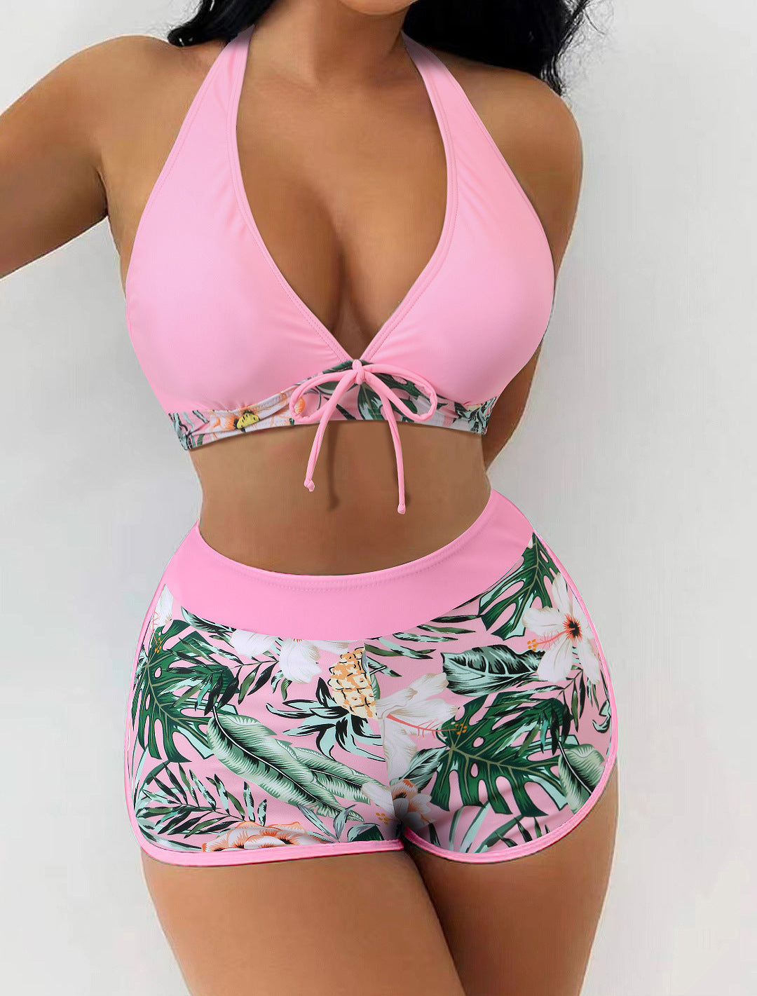 Dame bikini sæt med moderne halterneck-design og sporty high-waist-snit Skovae