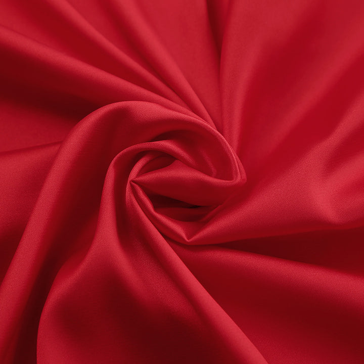 Dame elegant Maxikjole lavet af flydende satin med svingende kant Stilla