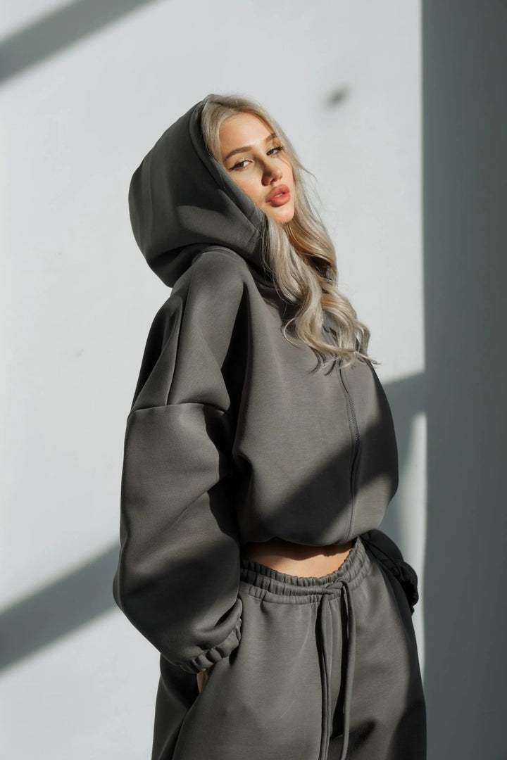 Kvindernes sporty cropped hoodie med innovativ finish Skovae