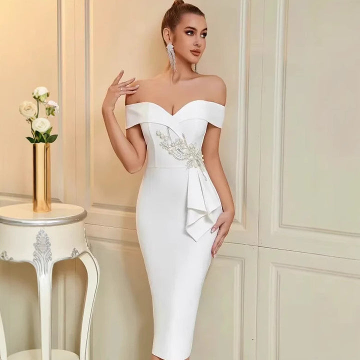 Dame Elegant Cocktailkjole med smart Off-Shoulder design og kunstneriske applikationer Stilla