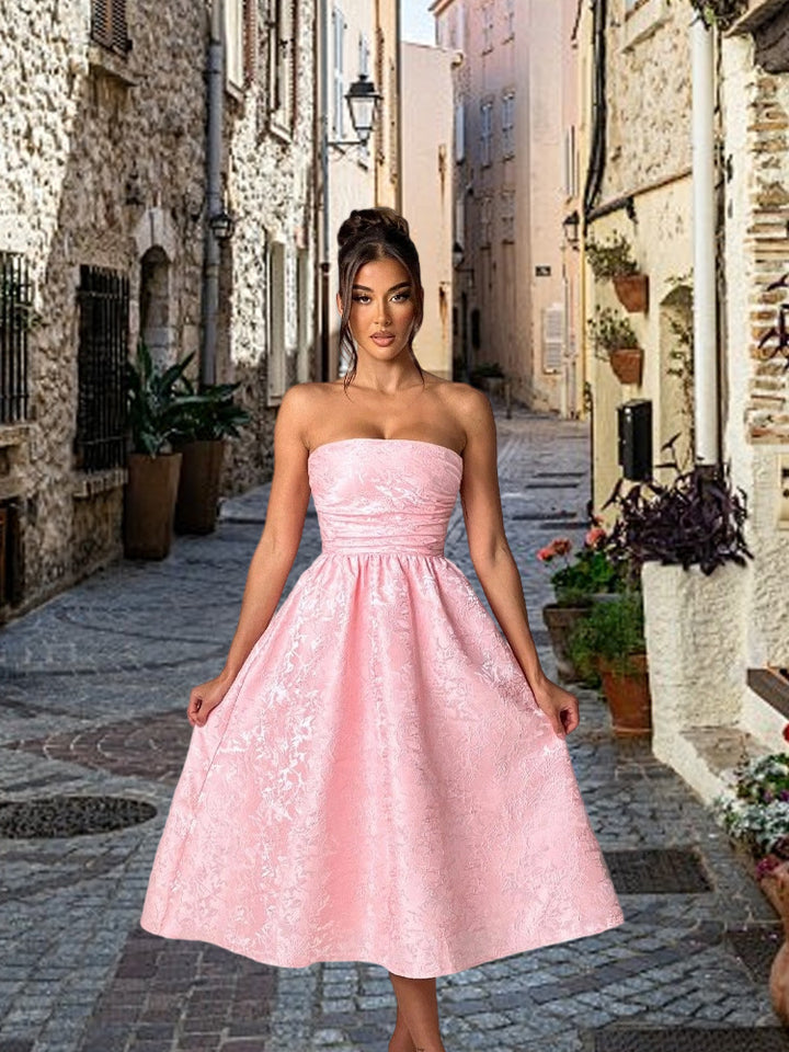 Damer cocktailkjole med elegant bustier top og flagrende nederdel