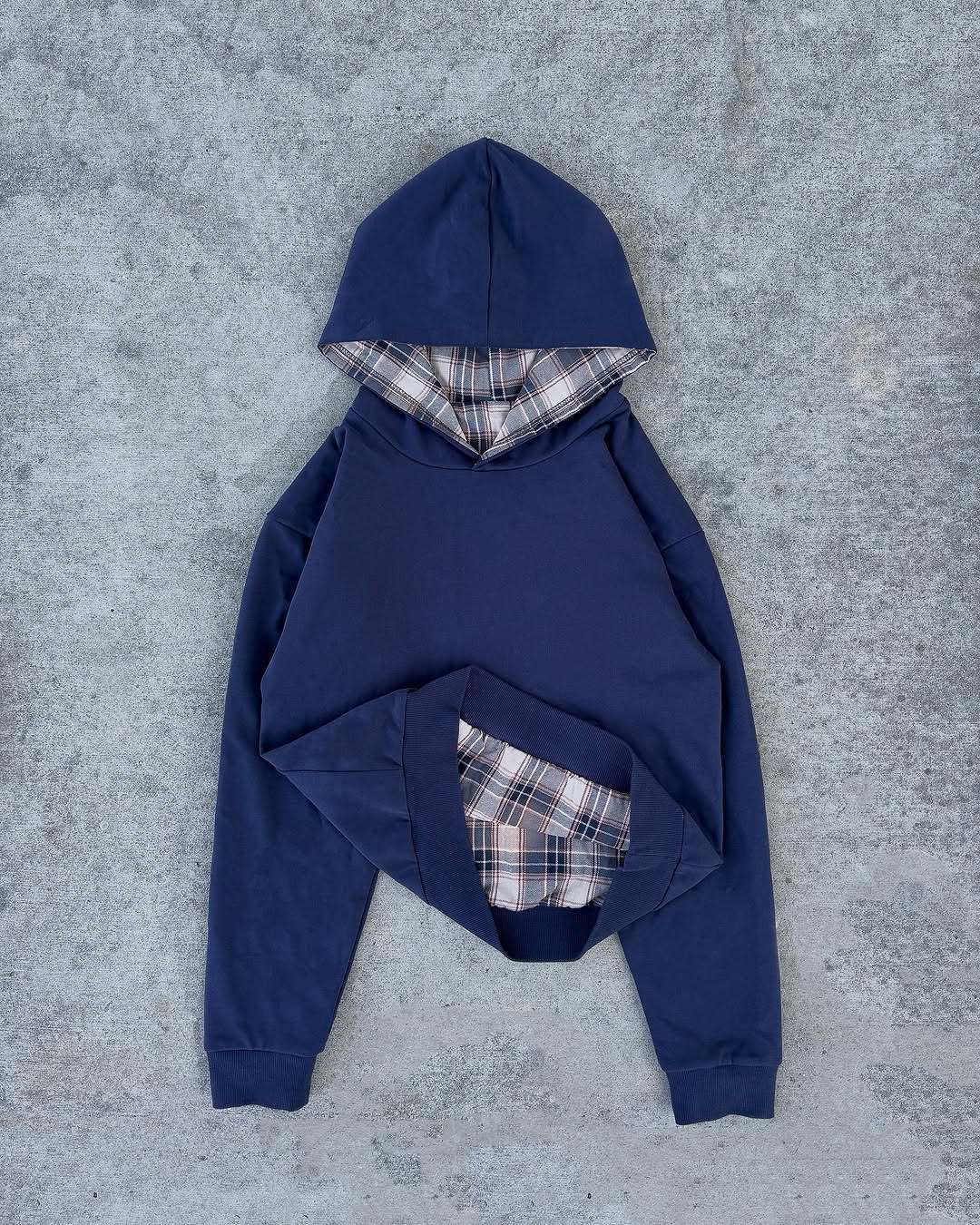 Dame afslappet hoodie med quiltet inderside og kontrasterende ternet mønster Stilla
