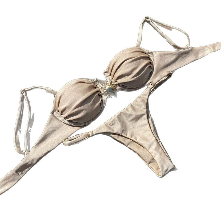 Dame bikini-sæt med elegant skål og unikt smykkedetalje Stilla