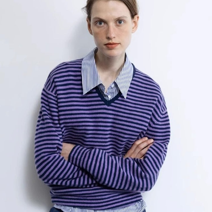 Dame stribet pullover med V-hals og blødt flydende materiale Stilla