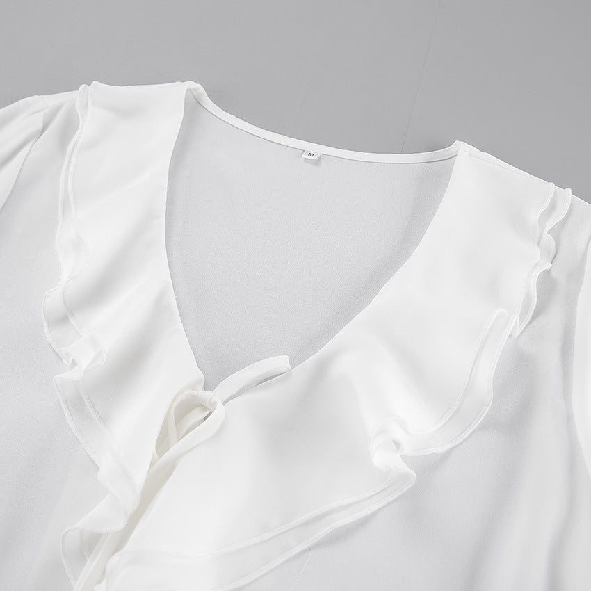 Damebluse med volumniøse flæser og elegante ærmer Stilla
