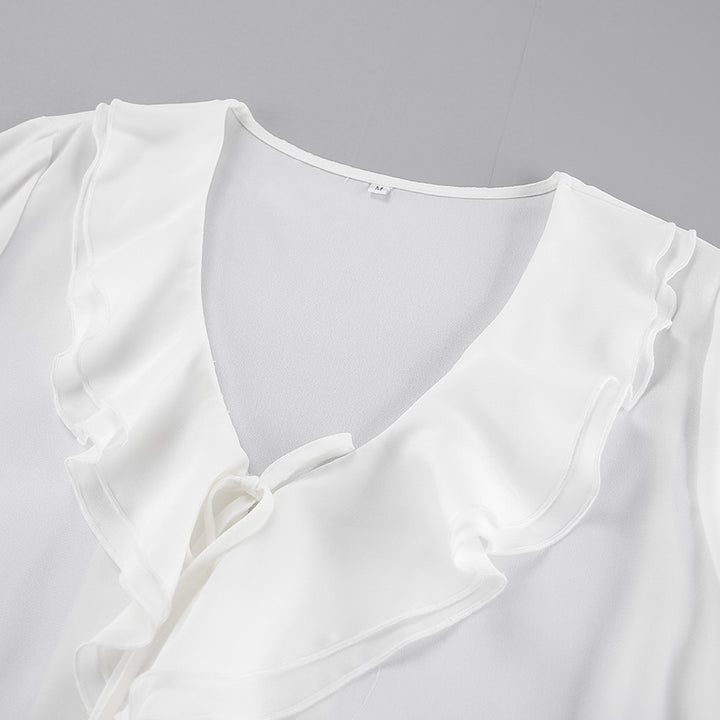 Damebluse med volumniøse flæser og elegante ærmer Stilla