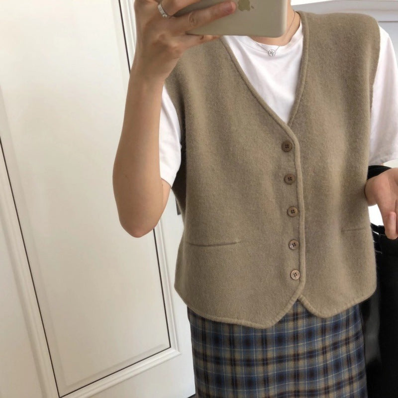 Damerne strikket vest med elegant knaplukning og fint materiale Stilla