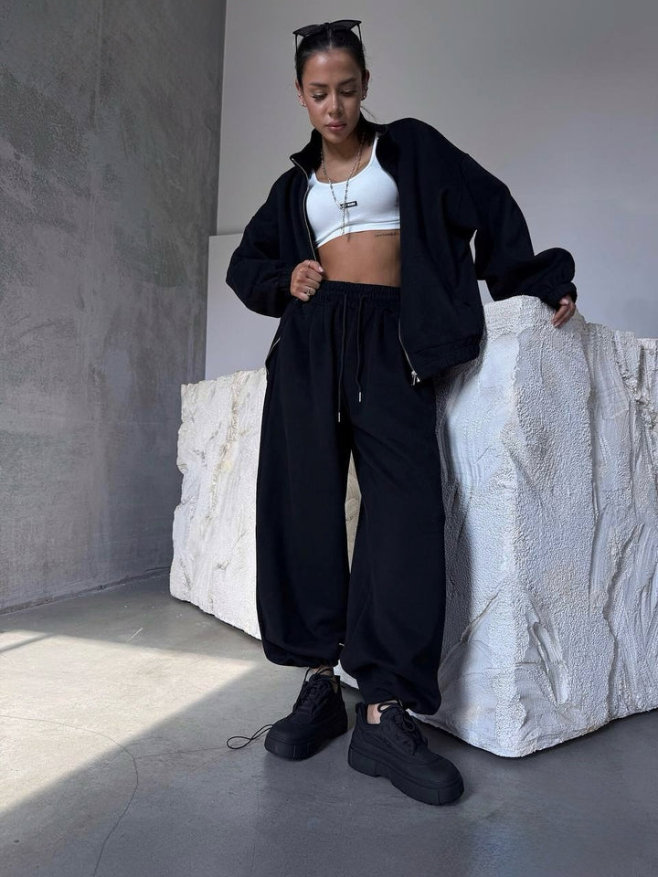 Kvinders afslappede træningsdragt med oversized jakke og komfortable joggers