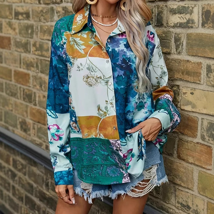 Dame dekorativ og legesyg designet bluse i patchwork-stil Stilla