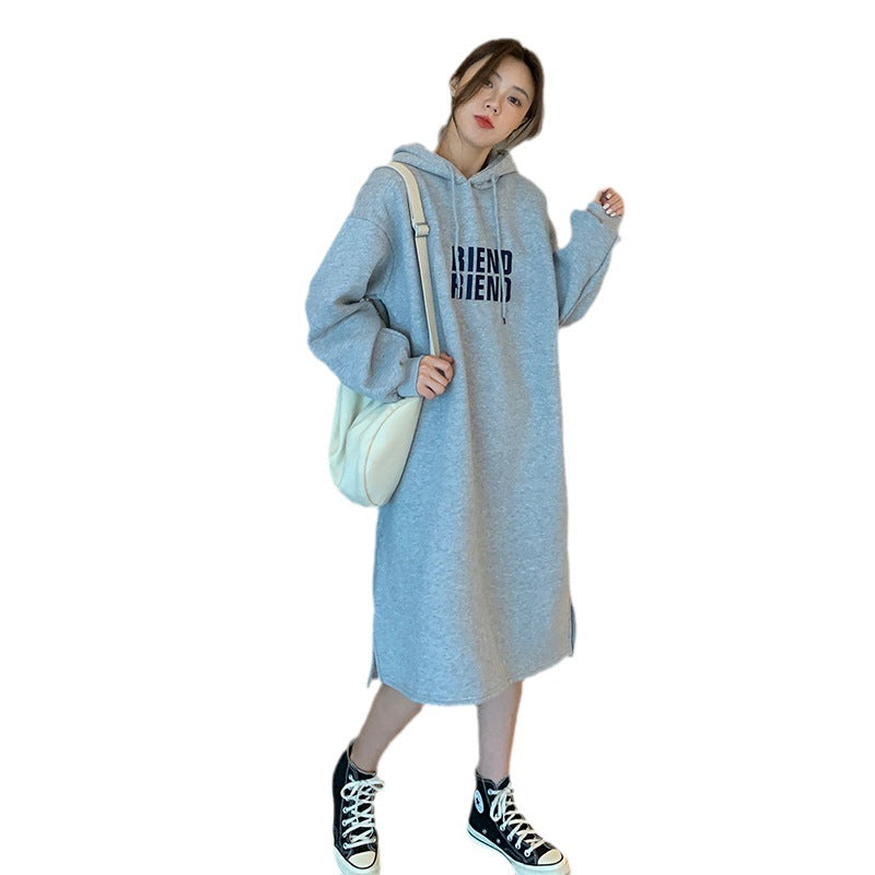 Kvinders hoodie kjole med modeprint og komfortable detaljer