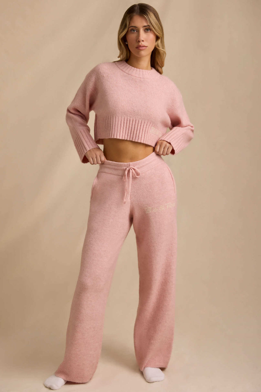 Damer komfortabel strik sæt med cropped sweater og brede bukser Skovae
