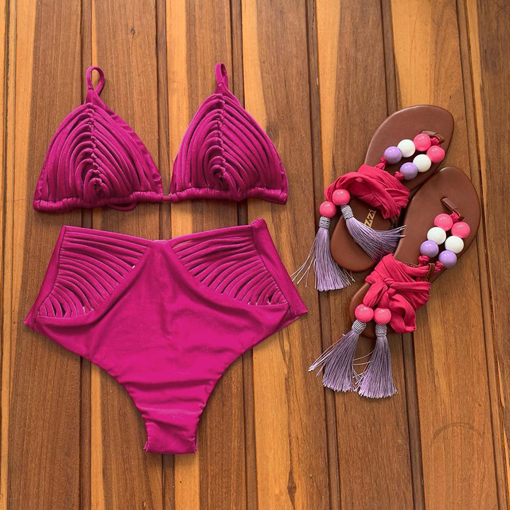 Dame bikini-set med innovativt ribbet design og dyb trusse Stilla