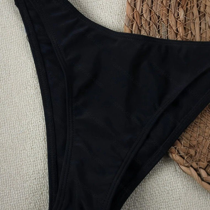 Dame bikini sæt med elegant knude og gyldne accentdetaljer Skovae