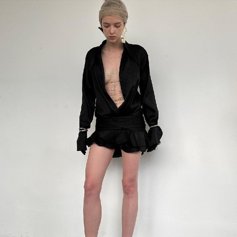 Dame modebluse med raffinert vikledesign og transparente elementer Stilla