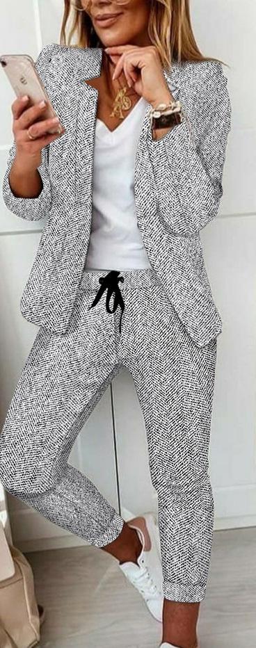 Dame Smart, struktureret blazer-outfit med elastisk talje Stilla