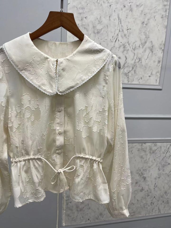 Dame Langærmet bluse med elegant spidemotiv og flæsedetaljer Stilla
