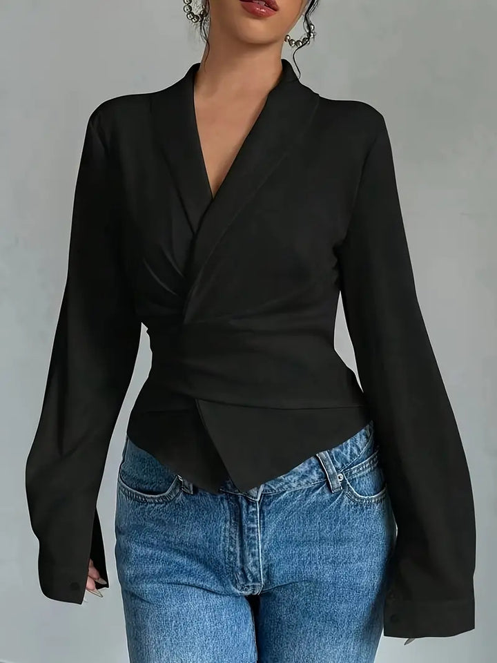 Dame Mode Vinklebluse med afslappet pasform og elegante flipper Stilla
