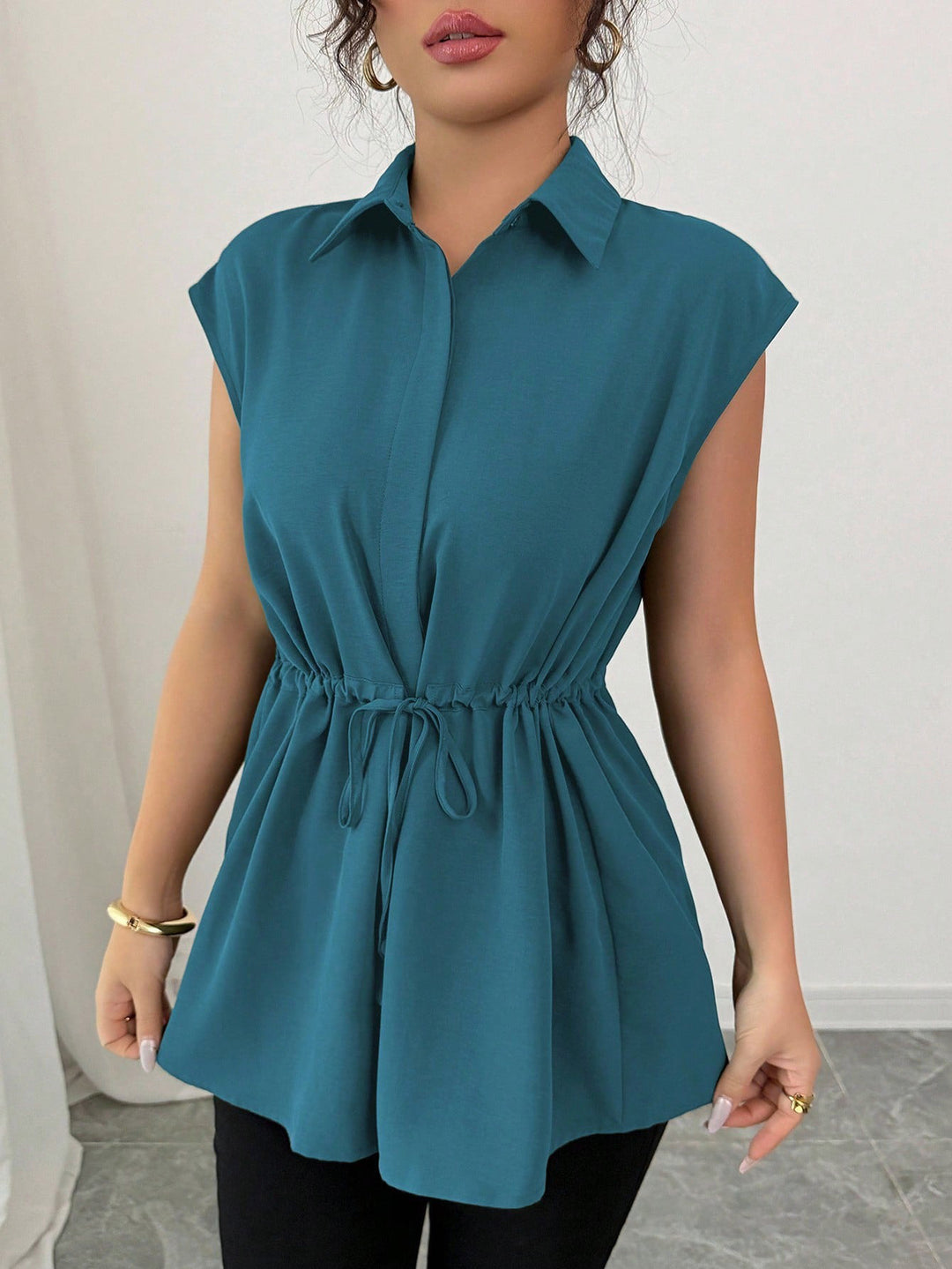 Dame afslappet bluse med figursyet snit Skovae