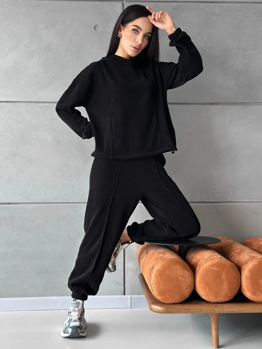Kvinders sporty loungewear sæt med komfortabel hættejakke og elastiske bukser Skovae