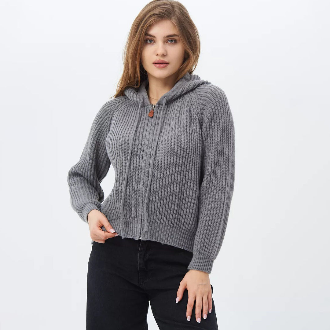 Women's Cropped Hoodie lavet af blødt ribbede strikmateriale med praktiske snore Stilla